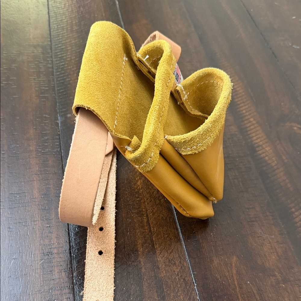 Elegant Yellow Leather Pocket Square Holder - Picture 2 of 5